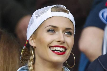Lena Gercke hat allen Grund zur Freude - nicht nur bei der WM in Brasilien Lena Gercke hat allen Grund zur Freude - nicht nur bei der WM in Brasilien