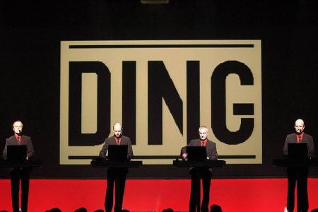 Kraftwerk bei einem ihrer seltenen Auftritte - hier im Jahr 2004 in München Kraftwerk bei einem ihrer seltenen Auftritte - hier im Jahr 2004 in München