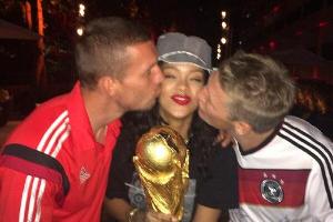 Rihanna und ihre "german boyz": Warum RiRi so gern mit Poldi knutscht