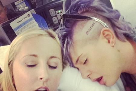 Dieses Bild postete Kelly Osbourne. Schön zu sehen: Ihr neues Tattoo Dieses Bild postete Kelly Osbourne. Schön zu sehen: Ihr neues Tattoo