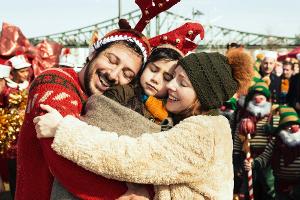 Nora Tschirner, Fahri Yardim, Heike Makatsch und Co: Erste Bilder zum stargespickten Weihnachtsfilm