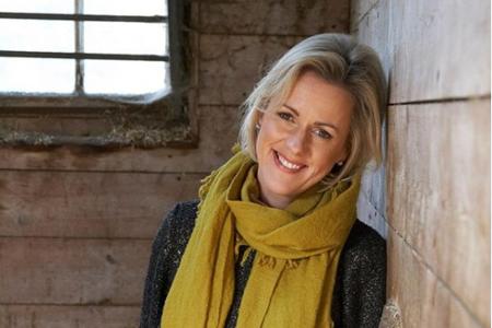 In Jojo Moyes Büchern geht es nicht nur um Mr. Right sondern auch um kritische Themen, wie Behinderung oder Selbstmord. In Jojo Moyes Büchern geht es nicht nur um Mr. Right sondern auch um kritische Themen, wie Behinderung oder Selbstmord.