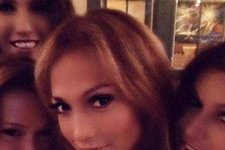 Ladies Night mit J.Lo., Schwester Lynda (hinten), Leah Remini (l.) und Loren Ridinger (r.) Ladies Night mit J.Lo., Schwester Lynda (hinten), Leah Remini (l.) und Loren Ridinger (r.)