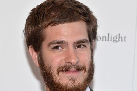 Andrew Garfield mimt Spider-Man in Andrew Garfield mimt Spider-Man in