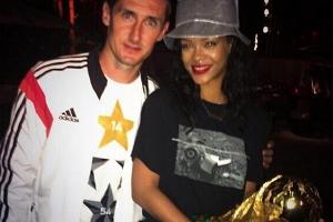 Hätte Rihanna den WM-Pokal gar nicht anfassen dürfen?
