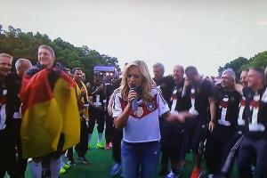 Helene Fischer singt der DFB-Elf ein Ständchen