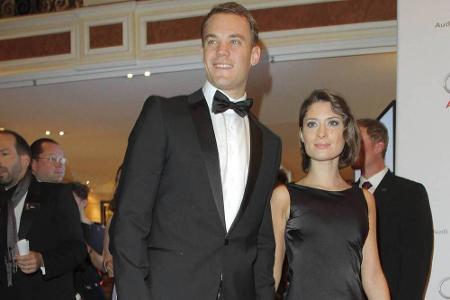 Manuel Neuer mit seiner Freundin Kathrin Gilch bei einer Veranstaltung im Bayrischen Hof in München Manuel Neuer mit seiner Freundin Kathrin Gilch bei einer Veranstaltung im Bayrischen Hof in München