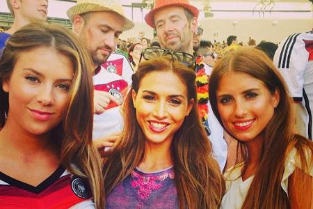 Montana Yorke (v.l.), Ann-Kathrin Brömmel und Cathy Fischer genießen die WM vor Ort Montana Yorke (v.l.), Ann-Kathrin Brömmel und Cathy Fischer genießen die WM vor Ort