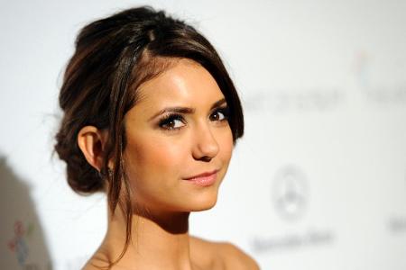 Nina Dobrev ist die Hauptdarstellerin in Nina Dobrev ist die Hauptdarstellerin in