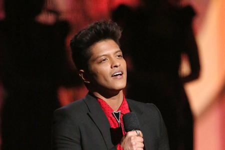 Wenn Freunde Geburtstag haben, lässt Superstar Bruno Mars alles liegen und stehen Wenn Freunde Geburtstag haben, lässt Superstar Bruno Mars alles liegen und stehen