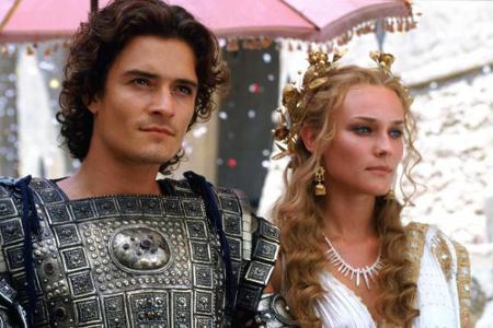 Unglücklicherweise verliebt sich der attraktive Königssohn Paris (Orlando Bloom, l.) in die schöne Helena (Diane Kruger, r.)... Unglücklicherweise verliebt sich der attraktive Königssohn Paris (Orlando Bloom, l.) in die schöne Helena (Diane Kruger, r.)...