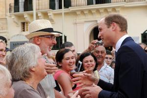 Prinz William springt für die kranke Kate ein
