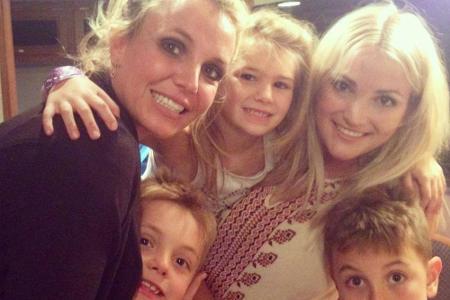 Britney Spears (li.) und ihre Schwester Jamie Lynn mit den Kindern Maddie, Jayden und Sean Britney Spears (li.) und ihre Schwester Jamie Lynn mit den Kindern Maddie, Jayden und Sean