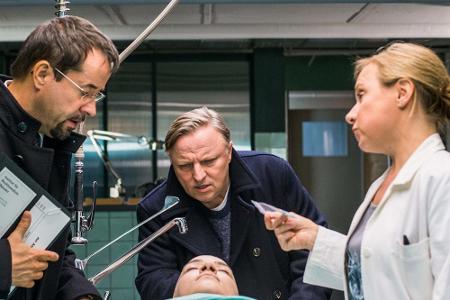 Jan Josef Liefers (l.) mit ChrisTine Urspruch Axel Prahl im neuesten Münster-Tatort Jan Josef Liefers (l.) mit ChrisTine Urspruch Axel Prahl im neuesten Münster-Tatort