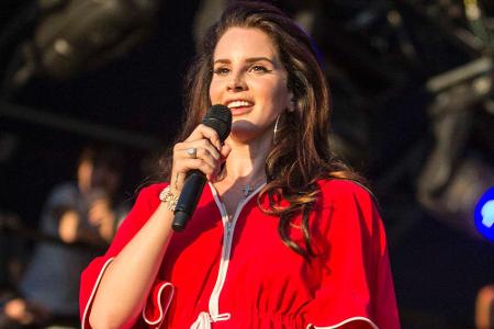 Lana Del Rey kleidet sich gerne im 50er-Jahre-Stil Lana Del Rey kleidet sich gerne im 50er-Jahre-Stil