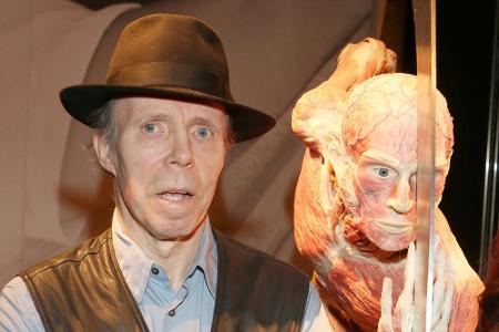 Gunther von Hagens und eines seiner Gunther von Hagens und eines seiner