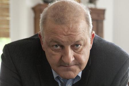 So kennen und lieben ihn seine Fans: Privatdetektiv Georg Wilsberg (Leonard Lansink) bei der Arbeit So kennen und lieben ihn seine Fans: Privatdetektiv Georg Wilsberg (Leonard Lansink) bei der Arbeit