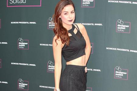 Lena Meyer-Landrut probiert einen neuen Look aus Lena Meyer-Landrut probiert einen neuen Look aus
