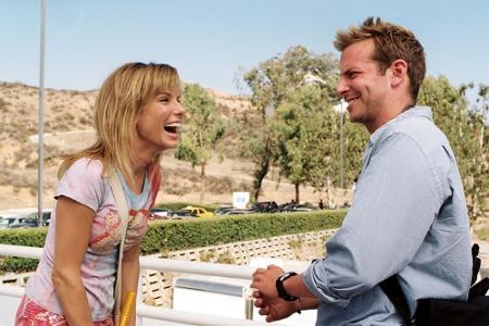 Mary Horowitz (Sandra Bullock) verliebt sich Hals über Kopf in den coolen Kameramann Steve (Bradley Cooper) Mary Horowitz (Sandra Bullock) verliebt sich Hals über Kopf in den coolen Kameramann Steve (Bradley Cooper)