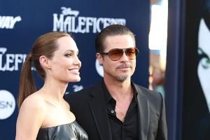 So romantisch zeigen sich Brangelina ihre Liebe