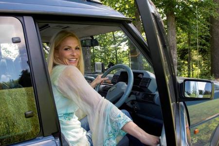 Sportlich: Sonya Kraus im Range Rover Sportlich: Sonya Kraus im Range Rover
