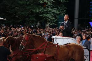 "Hercules"-Premiere: "The Rock" fährt mit Triumphwagen vor