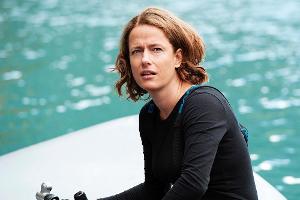 Claudia Michelsen als Geologin Mara, die  unter Mordverdacht gerät