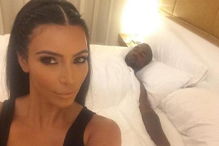Selfies wie dieses mit Ehemann Kanye entstehen bei Kim Kardashian beinahe wie am Fließband Selfies wie dieses mit Ehemann Kanye entstehen bei Kim Kardashian beinahe wie am Fließband