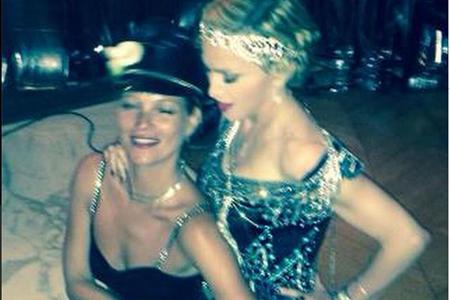 Madonna (r.) feiert ihren 56. Geburtstag mit Model Kate Moss (l.) Madonna (r.) feiert ihren 56. Geburtstag mit Model Kate Moss (l.)