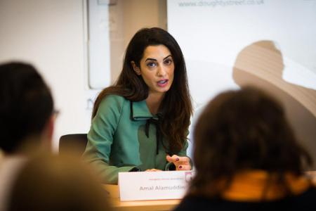 Amal Alamuddin hat sich als Anwältin einen Namen gemacht Amal Alamuddin hat sich als Anwältin einen Namen gemacht