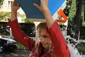 "Ice Bucket Challenge": Verschwenderische Selbstdarstellung?