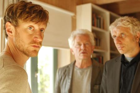 Guido Buchholz (Maxim Mehmet) wird von Ivo Batic (Miroslav Nemec) und Franz Leitmayr (Udo Wachtveitl) befragt Guido Buchholz (Maxim Mehmet) wird von Ivo Batic (Miroslav Nemec) und Franz Leitmayr (Udo Wachtveitl) befragt