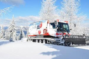 Mit dem Pistenbully und 300 PS im Schnee
