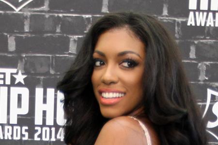 Porsha Williams hat jetzt wenig zu lachen - wegen Fahrens ohne gültigen Führerschein und überhöhter Geschwindigkeit musste d... Porsha Williams hat jetzt wenig zu lachen - wegen Fahrens ohne gültigen Führerschein und überhöhter Geschwindigkeit musste d...
