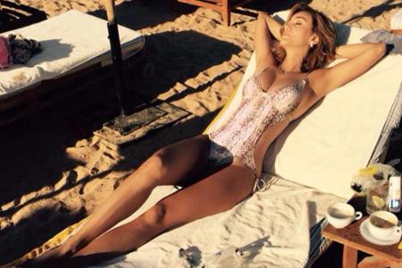 Verona Pooth entspannt am Strand Verona Pooth entspannt am Strand