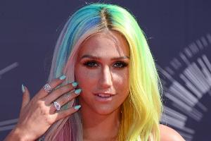 Dr. Luke verteidigt sich mit Glückwunschkarte von Kesha