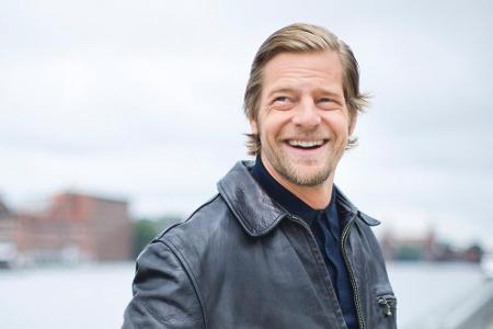 Schauspieler Henning Baum freut sich Weihnachten über Messer Schauspieler Henning Baum freut sich Weihnachten über Messer