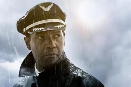 Der gefeierte Pilot Whip Whitaker muss auf einmal um seine Karriere bangen Der gefeierte Pilot Whip Whitaker muss auf einmal um seine Karriere bangen