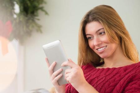 Weihnachtseinkäufe lassen sich mit iPhone oder iPad auch gemütlich von Zuhause aus erledigen Weihnachtseinkäufe lassen sich mit iPhone oder iPad auch gemütlich von Zuhause aus erledigen