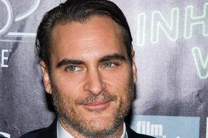 Joaquin Phoenix hat sich mit seiner Yoga-Lehrerin verlobt