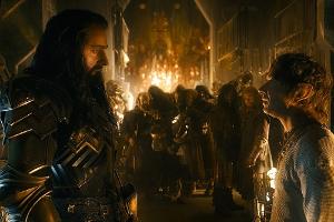 Thorin Eichenschild (l., Richard Armitage) und Bilbo Beutlin (Martin Freeman) im dritten Teil von "Der Hobbit"