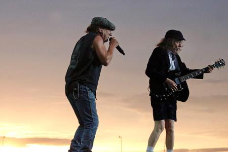 Brian Johnson (li.) und Angus Young bei einem Auftritt in Dresden Brian Johnson (li.) und Angus Young bei einem Auftritt in Dresden