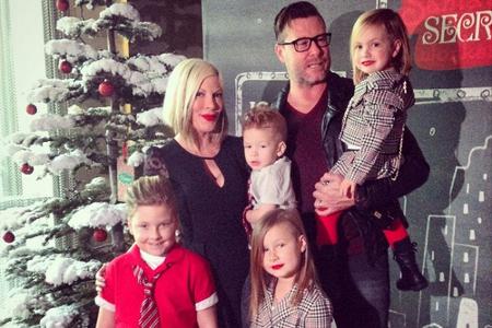 Im Familienurlaub: Aaron, Tori, Liam, Stella, Dean und Hattie (v.l.) Im Familienurlaub: Aaron, Tori, Liam, Stella, Dean und Hattie (v.l.)