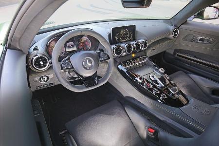 Mercedes-AMG GT R, Cockpit