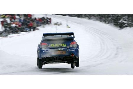 Anfangs turnte auch Petter Solberg an der Spitze herum, ...