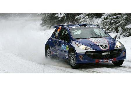 Jimmy Joge schied mit dem nagelneuen Peugeot Super 2000 schon auf der zweiten Prüfung mit Getriebeschaden aus.