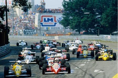 Der Profi-Einstieg gelang 1986 in der Formel 3 - 1987 wurde Schneider direkt Meister.