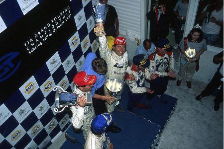 1997 wurde Schneider mit sechs Siegen Champion der FIA-GT Meisterschaft.