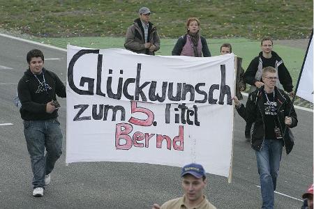 Zusammen mit den Fans ...