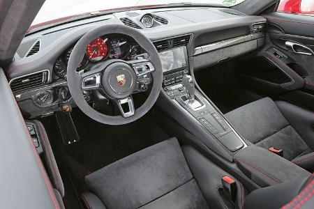 Porsche 911 Carrera GTS, Cockpit